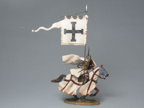 Teutonic Knight Standard-Bearer (2)